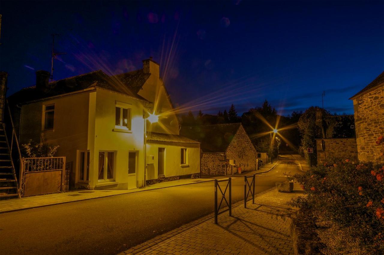 Auberge Le Canard Qui Rit Plélauff Exterior foto
